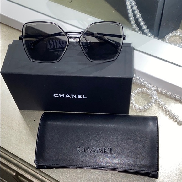 Shades - Picture 4 of 4